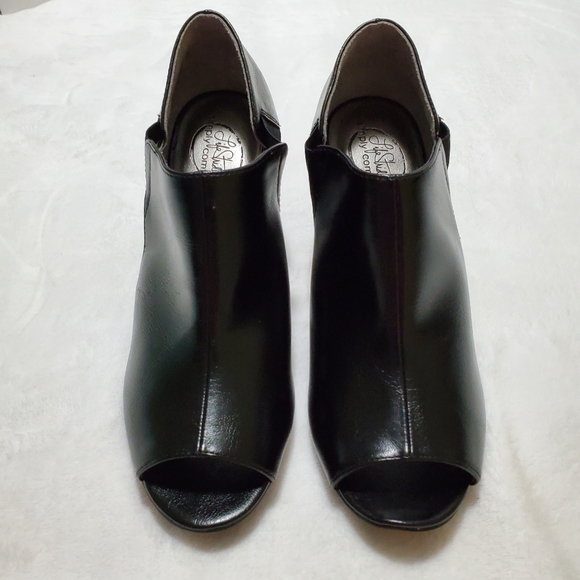 lifestride peep toe booties
